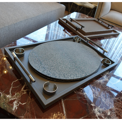 Большой прямоугольный поднос с хромированными ручками