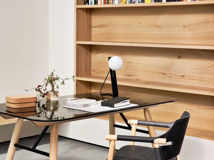 Настольная лампа Suspense