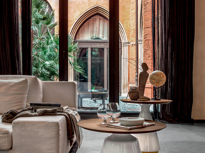 Журнальный столик Amira