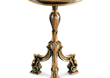 стіл Small Table 3 Legs With Engraved Top