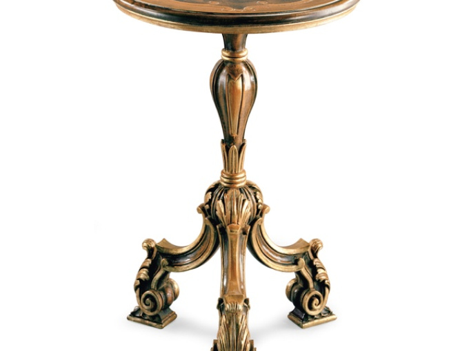 стіл Small Table 3 Legs With Engraved Top