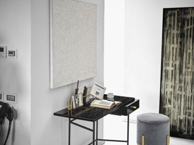 Консоль Vanitu