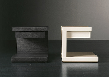 Приліжкова тумбочка Cluny