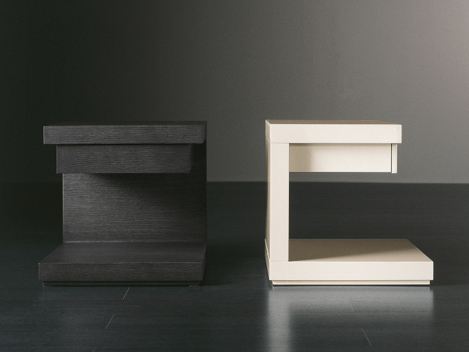 Приліжкова тумбочка Cluny