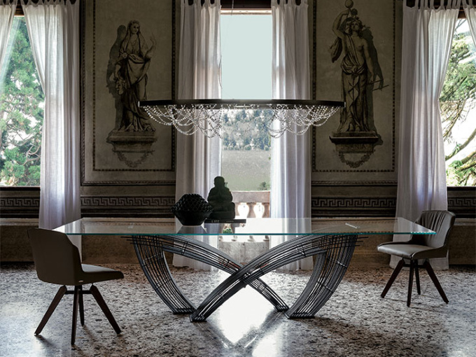 Обедений Стол  Hystrix