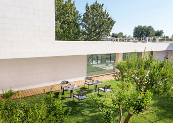 Журнальний столик Tight