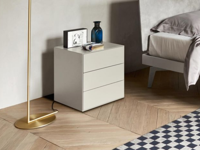 Приліжкова тумба Ecletto 3-Drawer