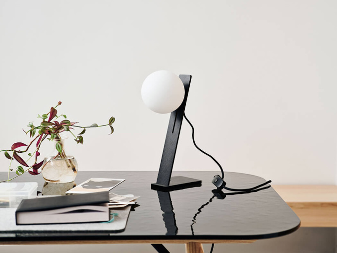 Настольная лампа Suspense