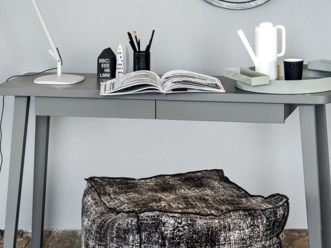 Письмовий стіл LC 60