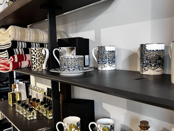 Книжковий стелаж Airport