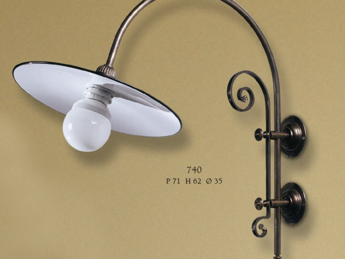 Настенная лампа 740