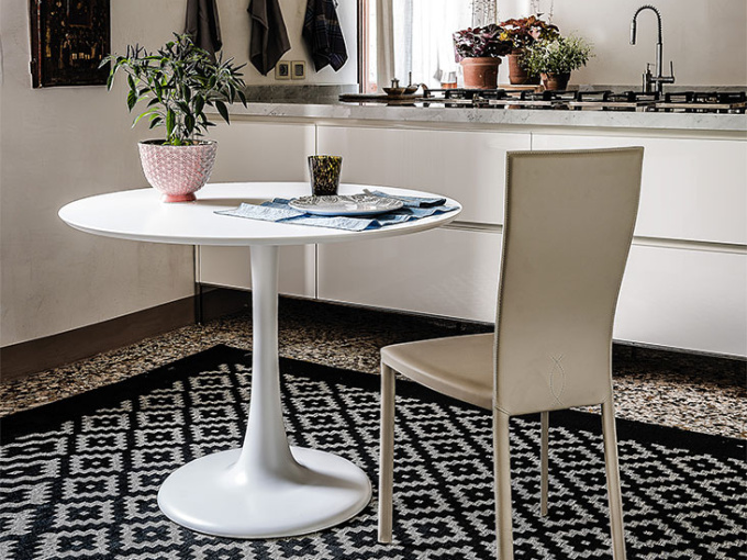 Обедений Стол  Hugo Bistrot