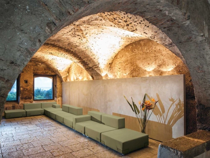 Диван Plastics Tech Fabrics