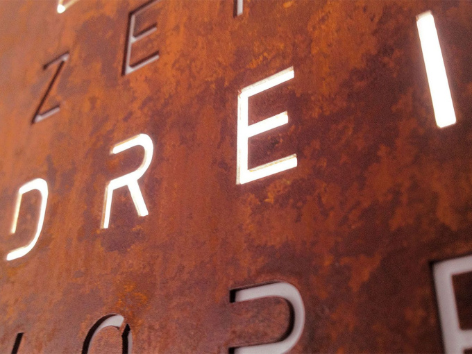 Годинники Qlocktwo Classic Creator's Edition Wall