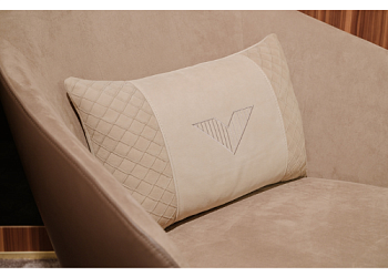 Кресло Ygritte Swivel Armchair