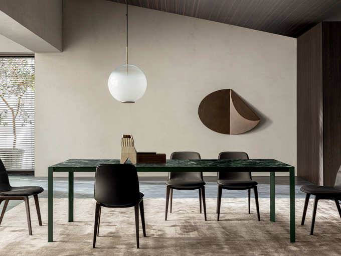 Обеденный стол Half a Square