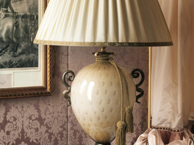 Настольная лампа 935