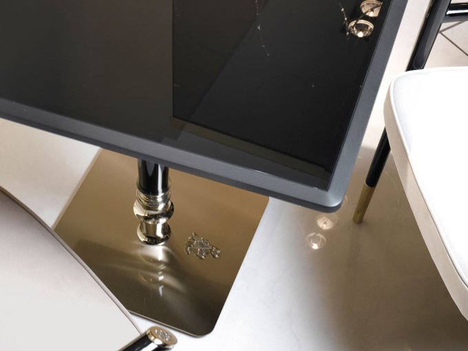 Обідній стіл Baker