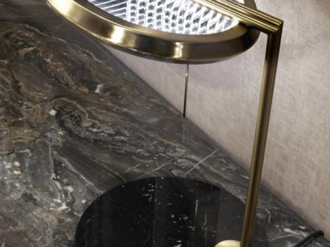 Настільна лампа Omega