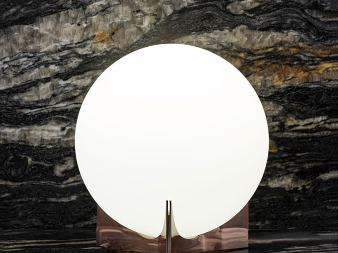 Настільна лампа