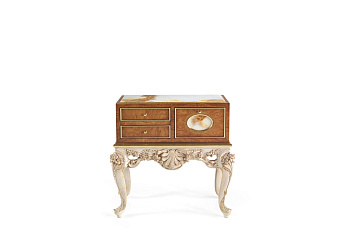 Приліжкова тумба La grande dame