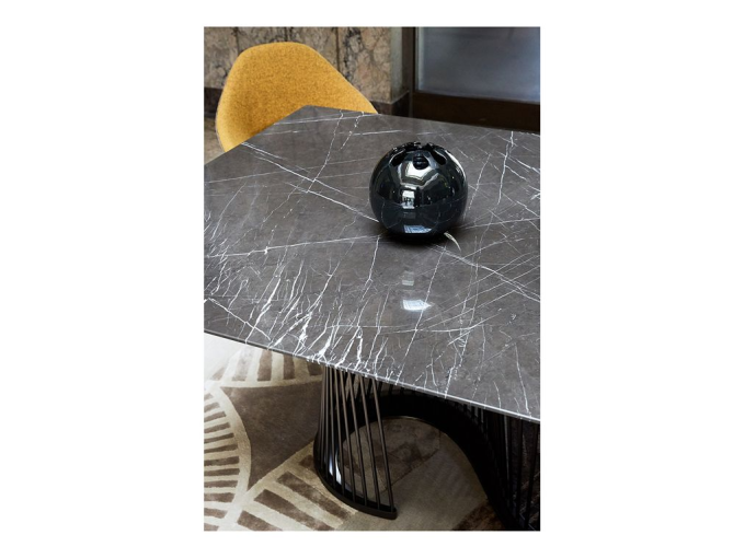 Стіл обідній Serpentine