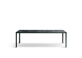 Обеденный стол Half a Square