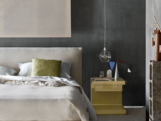 Приліжкова тумбочка Cluny