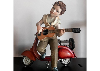 Статуетка хлопчик на мопеді Dylan