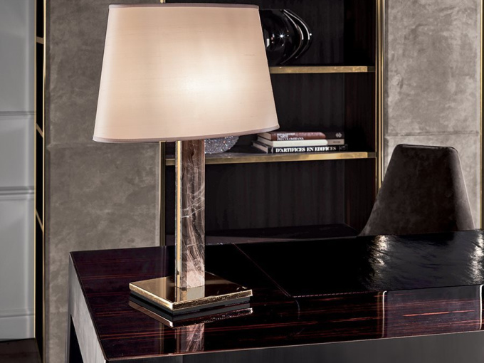 Лампа настольная Akilele