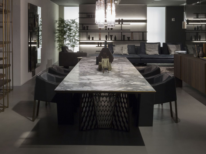 Стол Stealth table