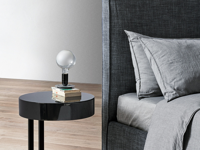 Приліжкова тумбочка Ralf