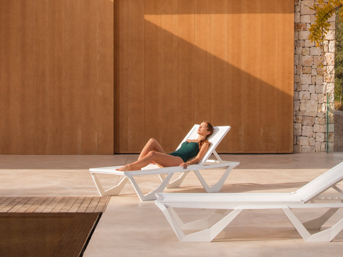 Шезлонг Voxel sun chaise