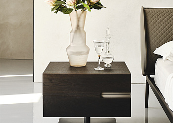 Приліжкова тумба Ciro