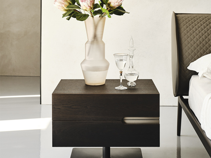 Приліжкова тумба Ciro