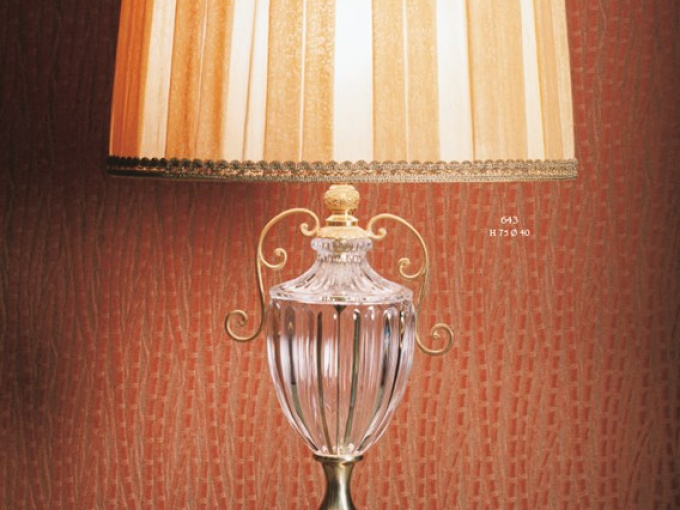 Настольная лампа 643