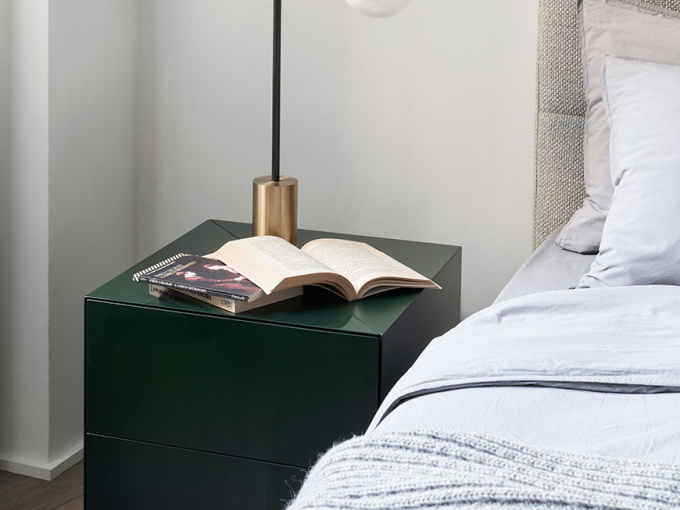 Прикроватна тумбочка Karl