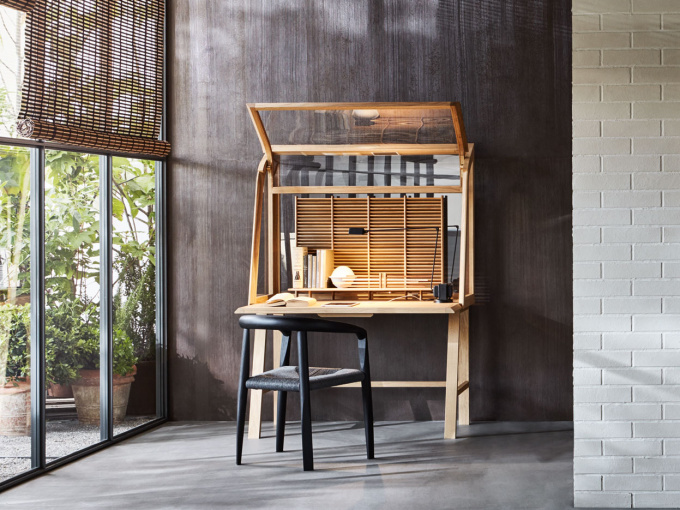 Gисьмовий стіл Secretello