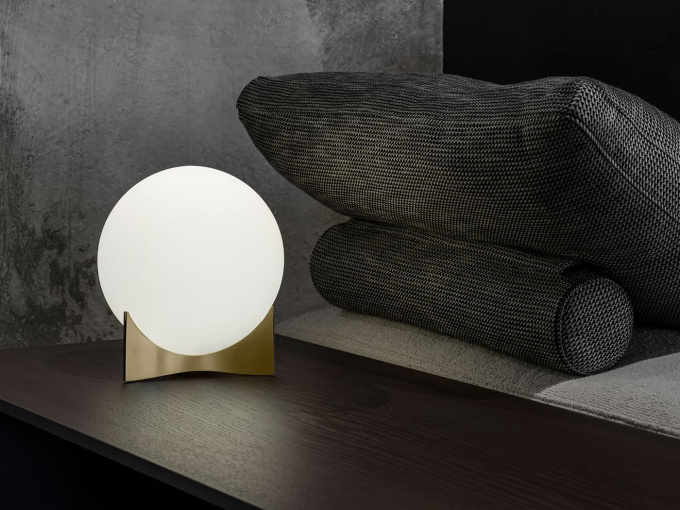 Настільна лампа